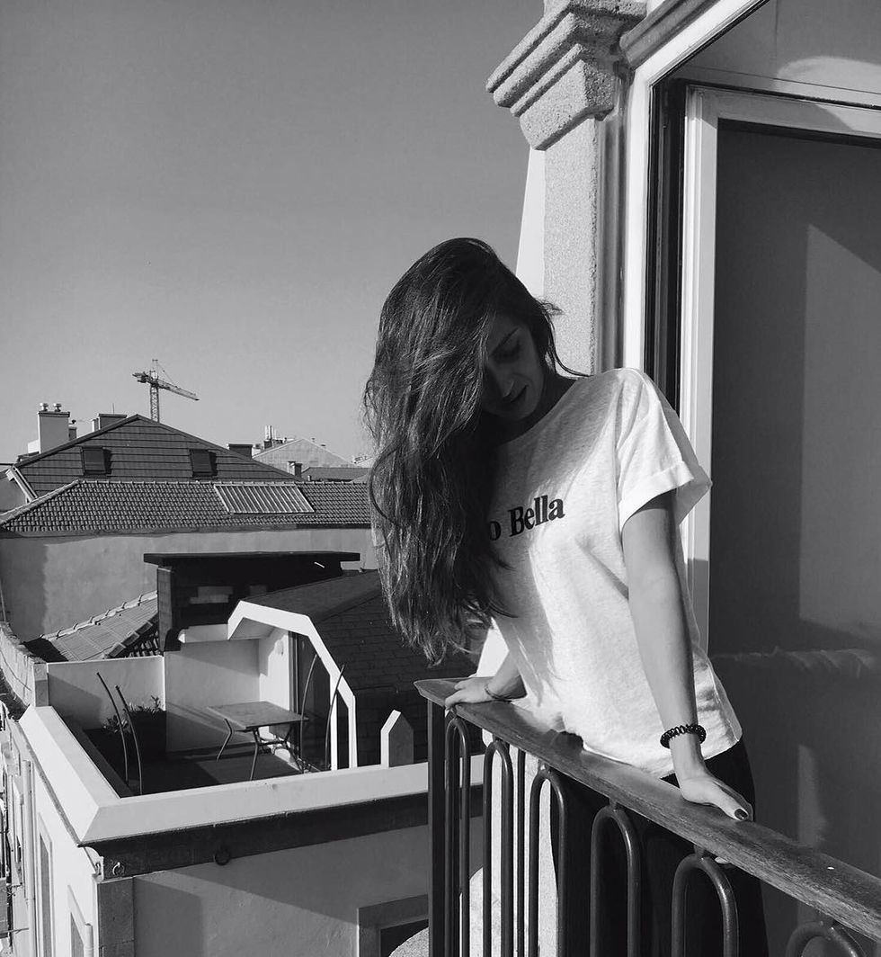 White, Black, Photograph, Black-and-white, Standing, Monochrome, Balcony, Photography, Shoulder, Monochrome photography, 