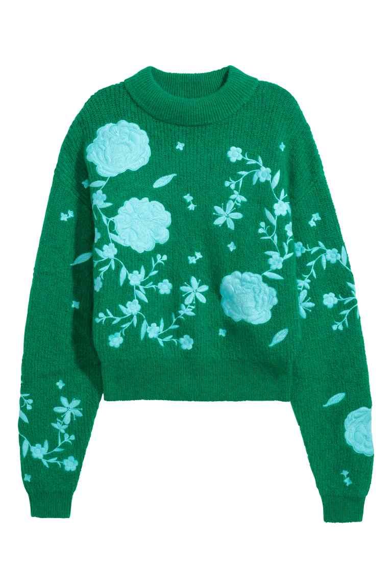 Green, Clothing, Sweater, Sleeve, Outerwear, Long-sleeved t-shirt, Top, Reindeer, T-shirt, Jersey, 