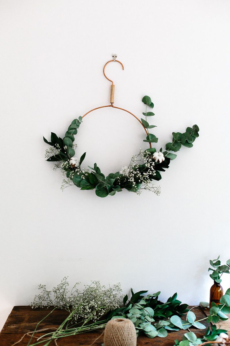 Green, Leaf, Twig, Branch, Plant, Holly, Christmas decoration, Vascular plant, Still life photography, Ivy, 