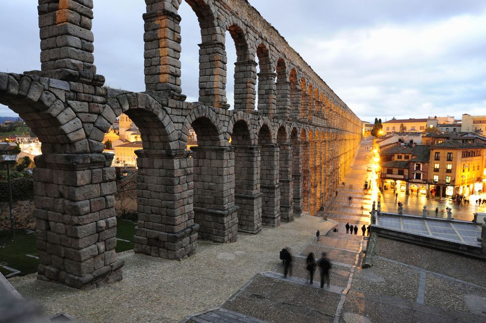 Aqueduct, Arch, Architecture, Bridge, Building, Sky, Ancient history, History, Ancient roman architecture, Ruins, 