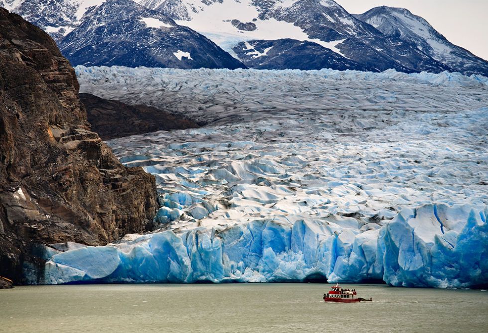 Glacial landform, Glacial lake, Mountainous landforms, Glacier, Mountain, Iceberg, Ice, Natural landscape, Moraine, Ice cap, 