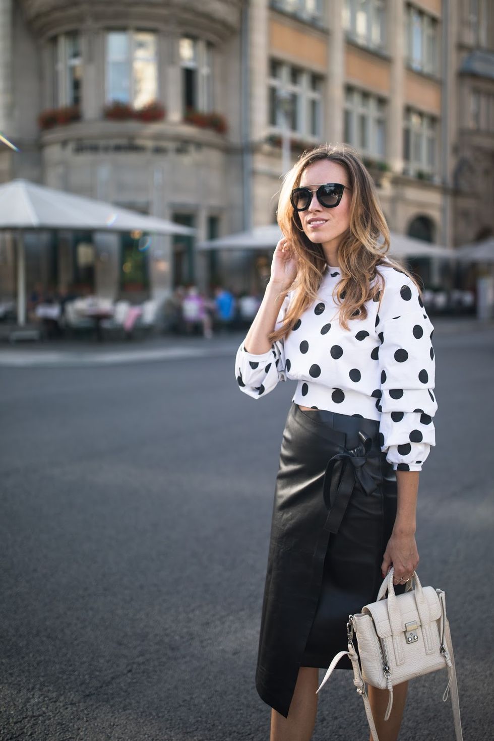 Falda de lentejuelas: 5 maneras de llevarla a la oficina (y sacarle partido  a tu ropa de fiesta)