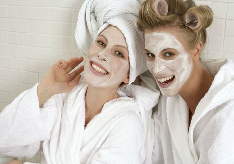 Estas razones te convencerán para que la mascarilla facial sea un imprescindible en tu rutina 'beauty'.