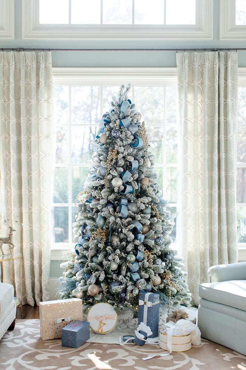 Christmas tree, White, Christmas decoration, Colorado spruce, Tree, Room, Living room, Home, Christmas, Branch, 