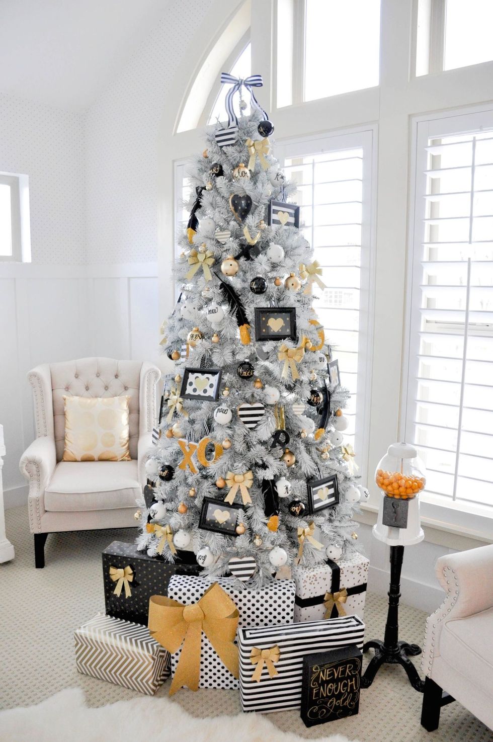 Christmas tree, White, Christmas decoration, Room, Tree, Home, Interior design, Living room, Christmas, Interior design, 