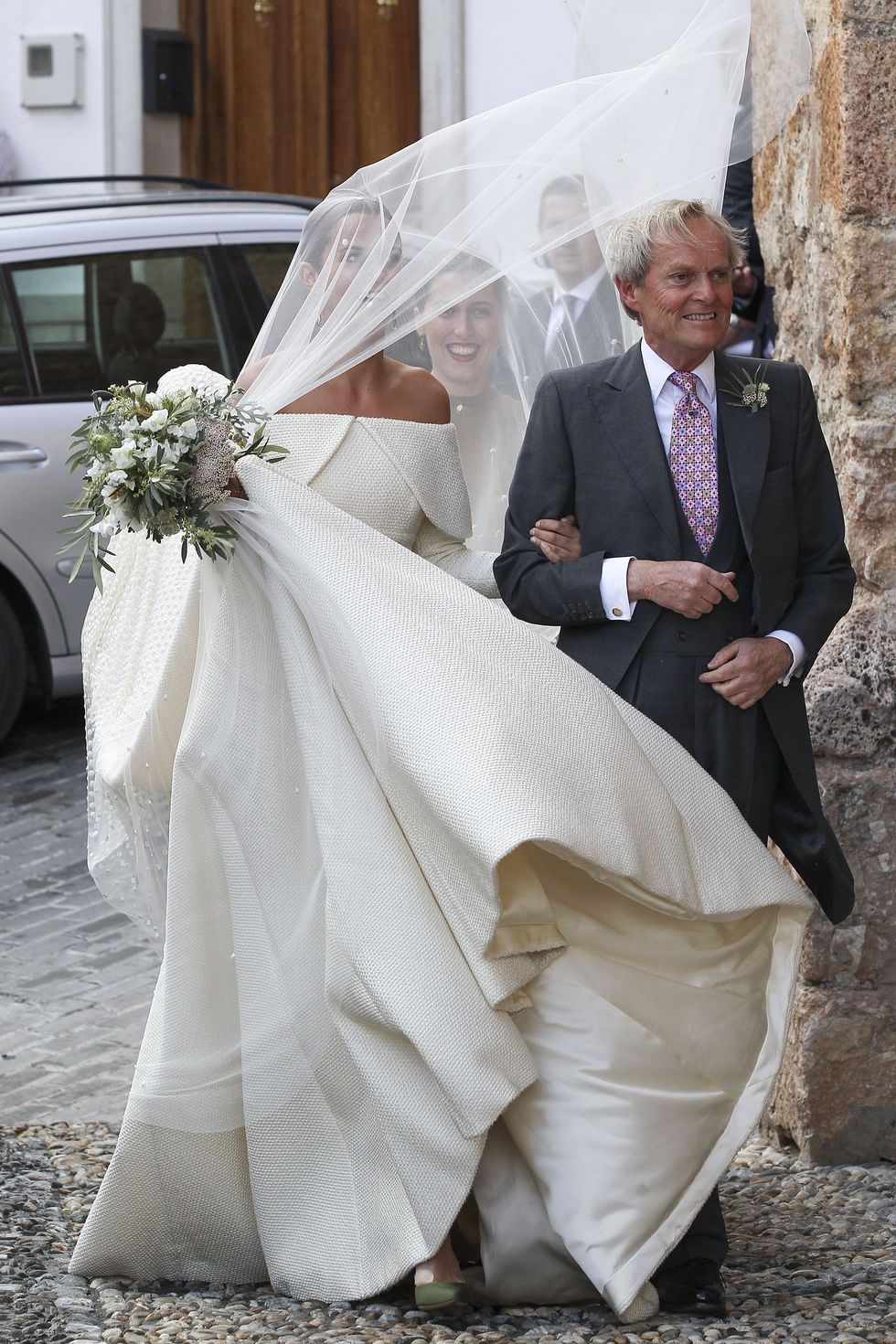Bride, Wedding dress, Photograph, White, Marriage, Veil, Bridal clothing, Bridal accessory, Dress, Ceremony, 