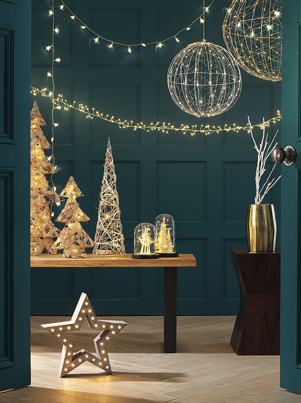 Lighting, Light fixture, Room, Interior design, Interior design, Christmas decoration, Tree, Ornament, Christmas ornament, Chandelier, 