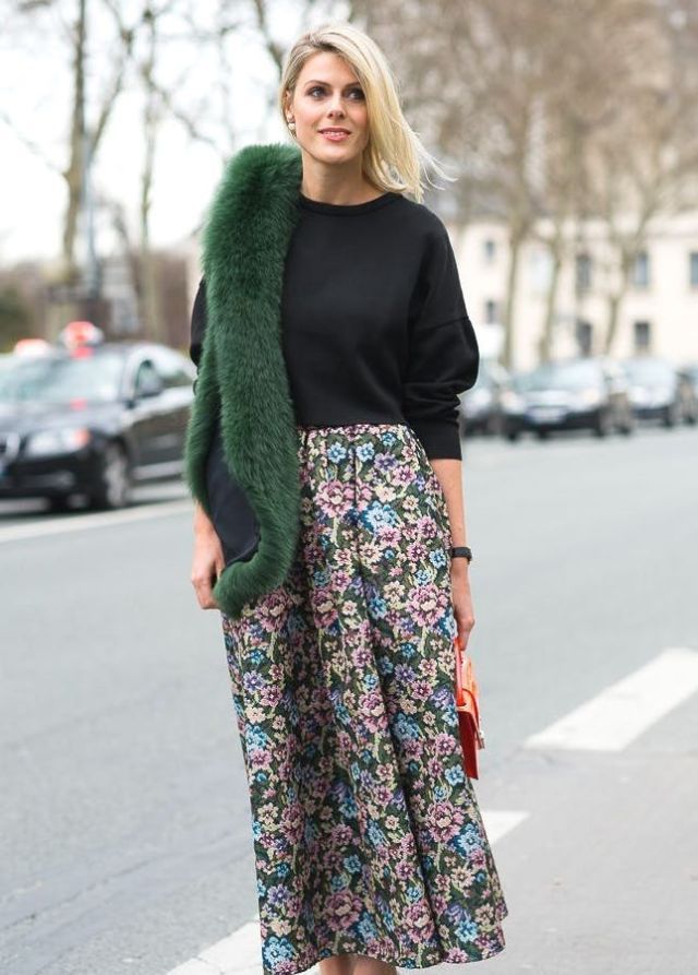 Clothing, Street fashion, Fashion, Pencil skirt, Green, Dress, Fur, Footwear, Waist, Outerwear, 