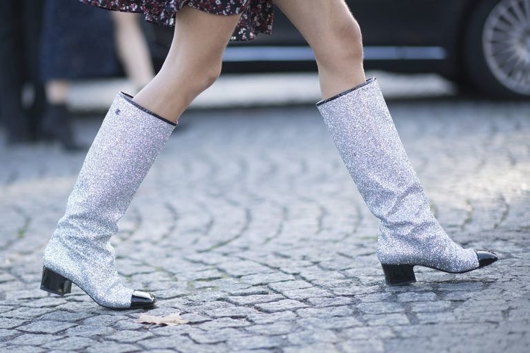 Botas con brillantina Botas con brillantina con puntera negra