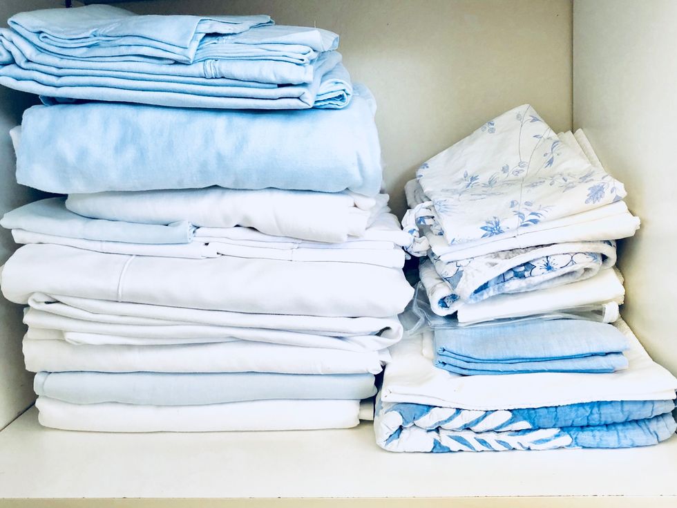 Blue, Towel, Textile, Linens, Bed sheet, Room, T-shirt, 