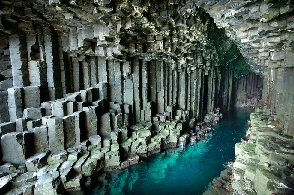 Formation, Water, Cave, Sea cave, Coastal and oceanic landforms, Watercourse, Rock, Ruins, Stalactite, Historic site, 