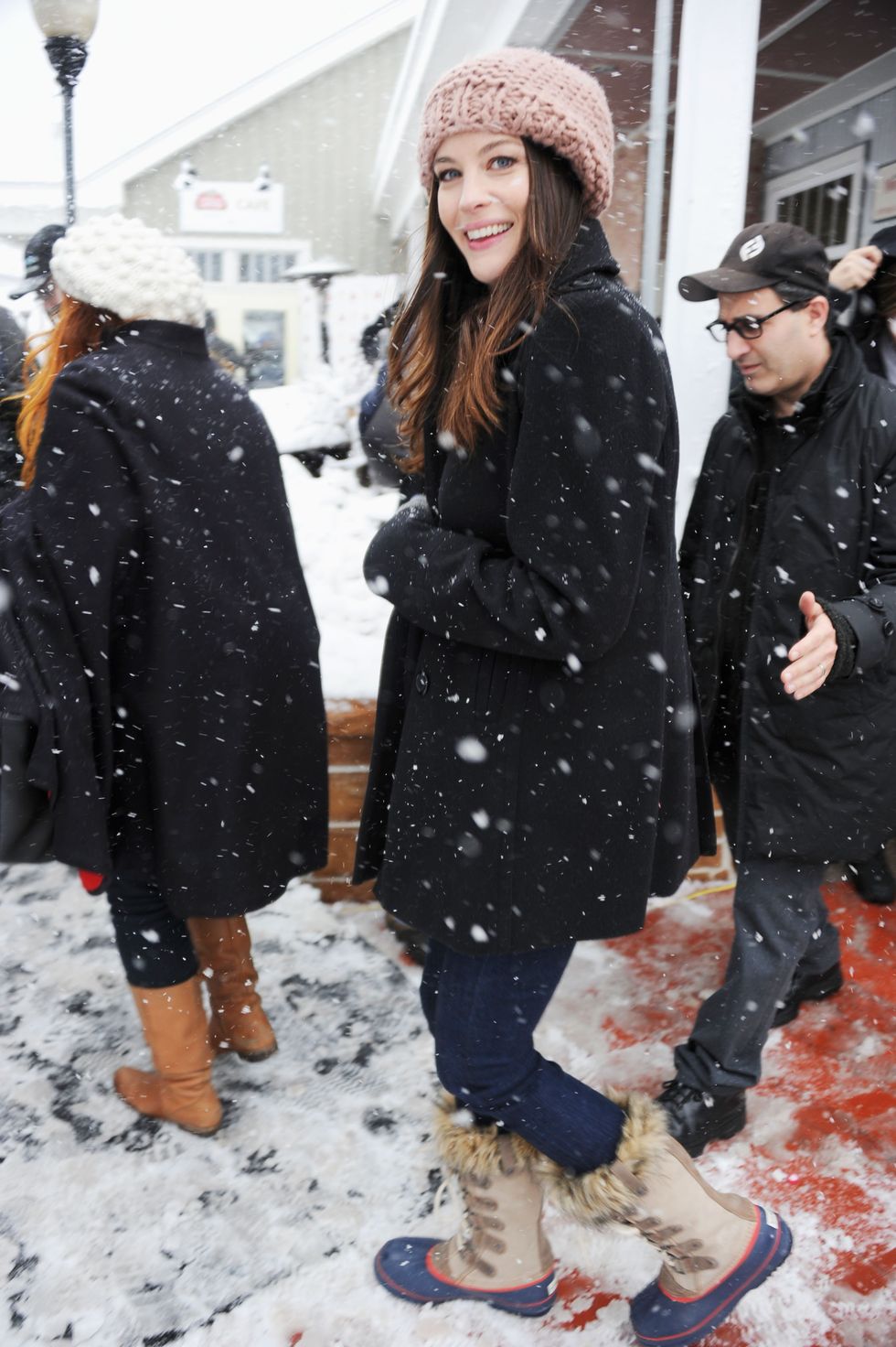 Looks de famosas para el frío con botas de nieve