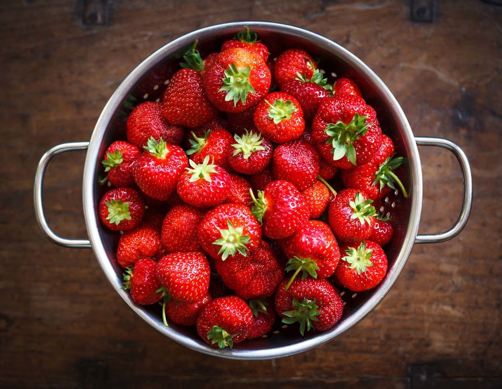 Natural foods, Strawberries, Strawberry, Food, Fruit, Frutti di bosco, Berry, Plant, Local food, Seedless fruit, 