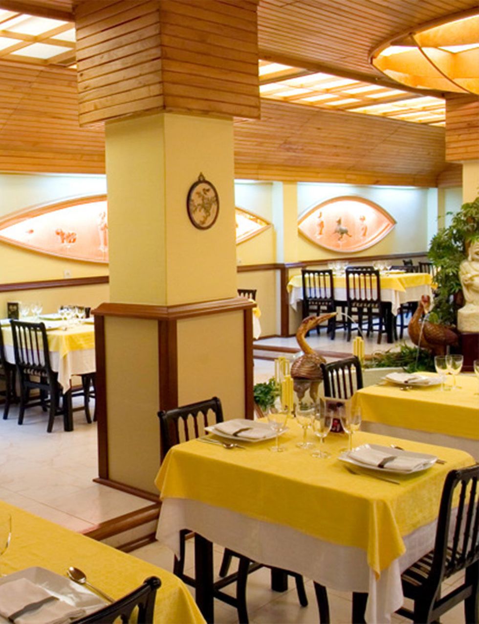 Restaurant, Yellow, Building, Interior design, Room, Café, Cafeteria, Brunch, Ceiling, Table, 