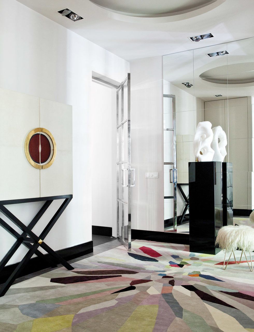 Arte en el recibidor: Escultura de Fernando Heras y mueble diseñado por Blanca Fabre