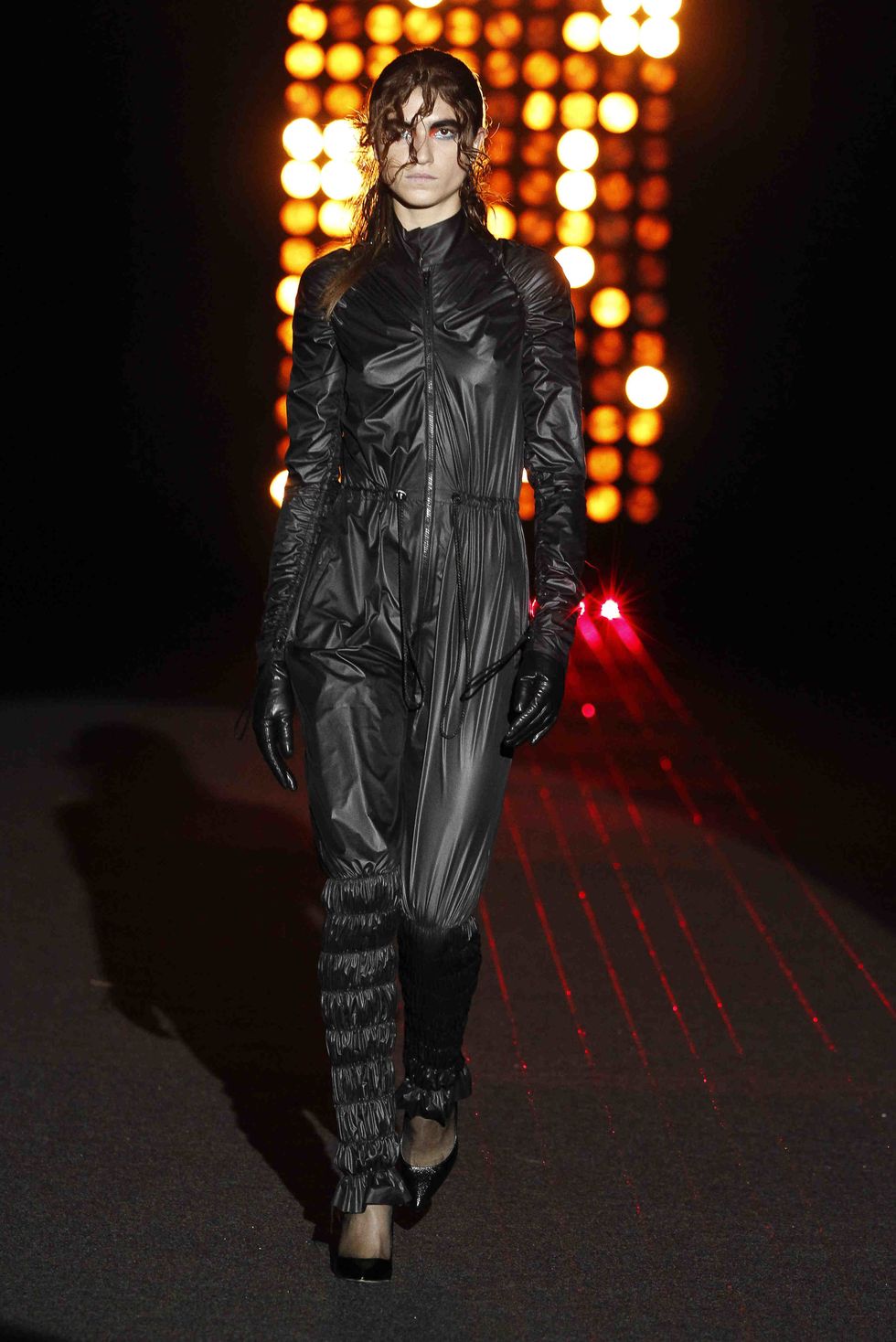 Fashion, Runway, Clothing, Fashion show, Outerwear, Fashion design, Human, Fashion model, Jacket, Darkness, 