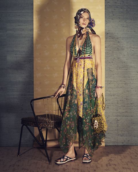 Zara publica su campaña de moda- vestido de invitada de boda de Zara ya está a la venta
