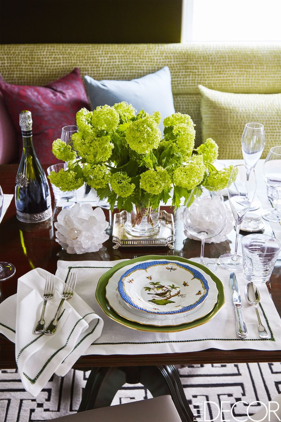 Green, Table, Tablecloth, Centrepiece, Furniture, Rehearsal dinner, Flower, Linens, Plant, Textile, 