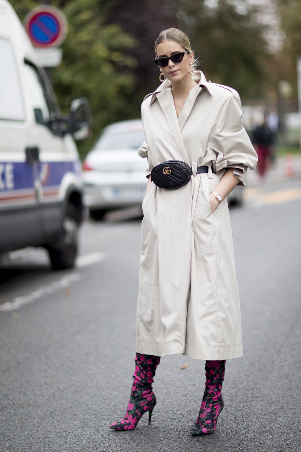 Street fashion, White, Clothing, Fashion, Pink, Coat, Eyewear, Trench coat, Footwear, Snapshot, 