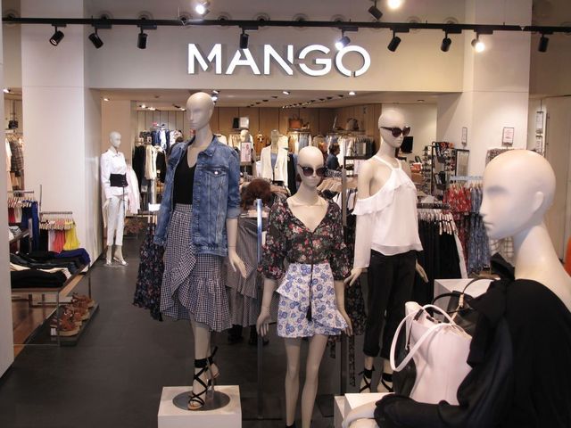 Boutique, Fashion, Display window, Mannequin, Retail, Fashion design, Display case, Eyewear, Dress, Outlet store, 