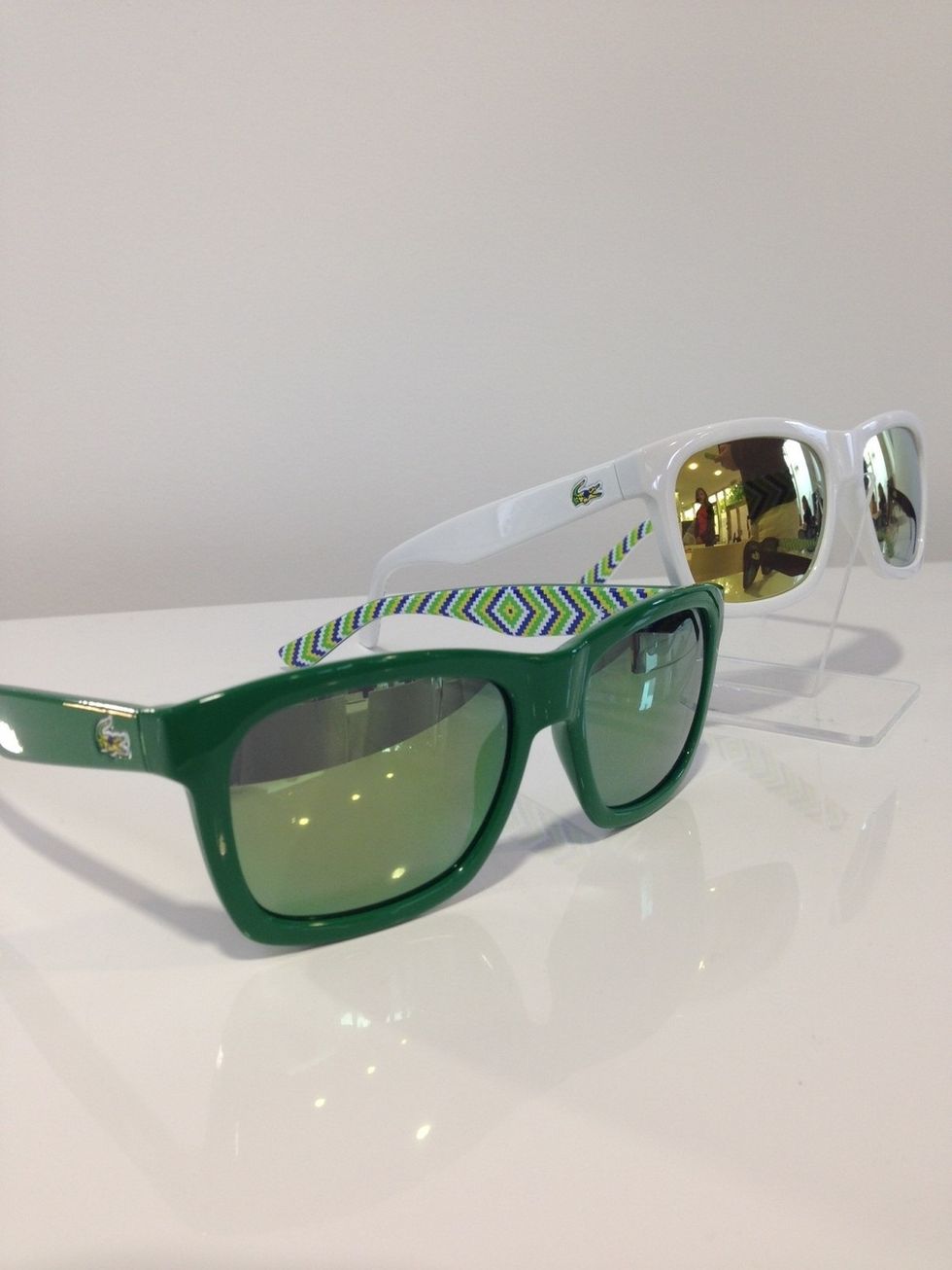 Eyewear, Glasses, Goggles, Vision care, Green, Glass, Yellow, Sunglasses, Personal protective equipment, Reflection, 