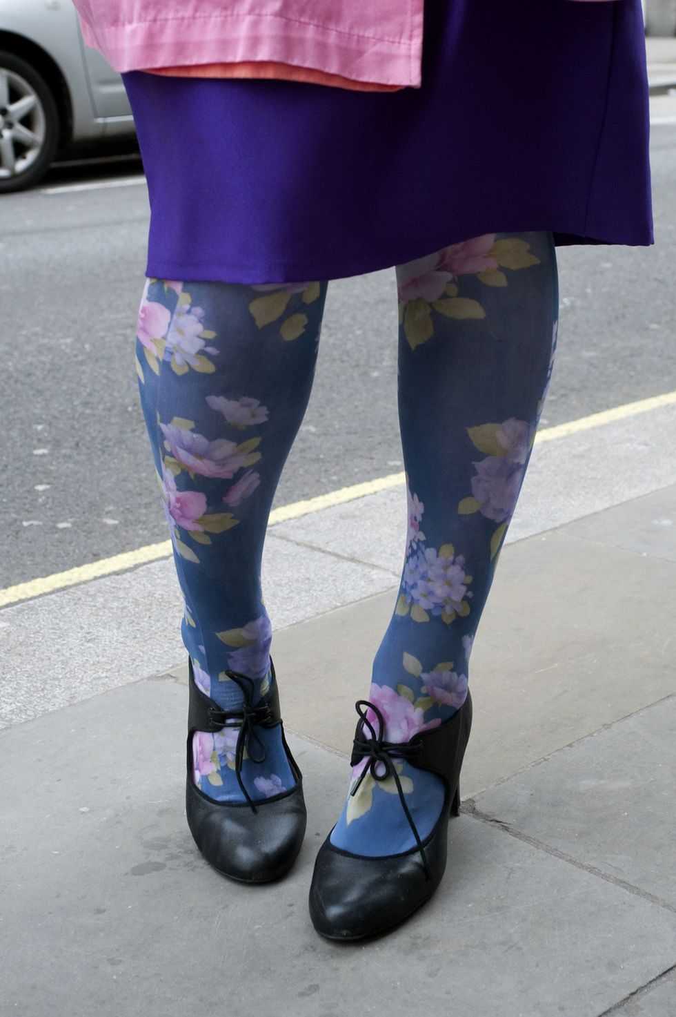 Footwear, Leg, Human leg, Shoe, Purple, Textile, Joint, Pattern, Violet, Street fashion, 