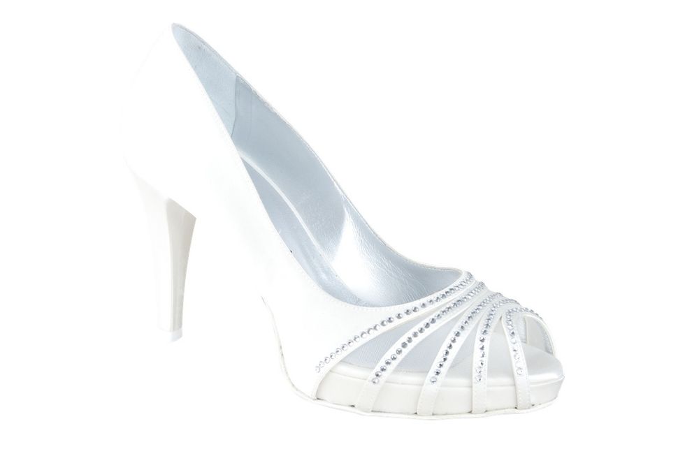 Basic pump, Grey, Bridal shoe, Beige, Dancing shoe, Natural material, Bridal accessory, Silver, Court shoe, High heels, 