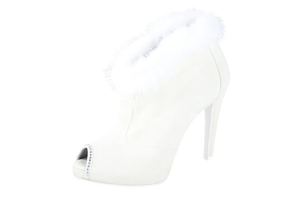 White, Fashion accessory, Beige, Foot, Dancing shoe, Basic pump, High heels, Fashion design, Silver, Natural material, 