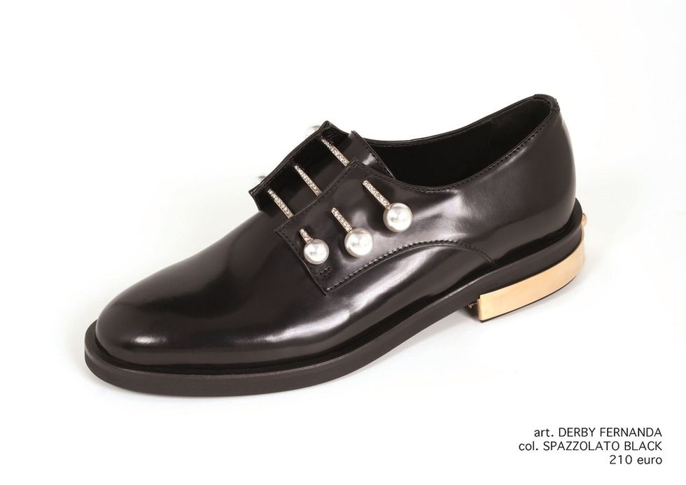 Footwear, Product, Brown, Font, Tan, Black, Beauty, Leather, Dress shoe, Beige, 