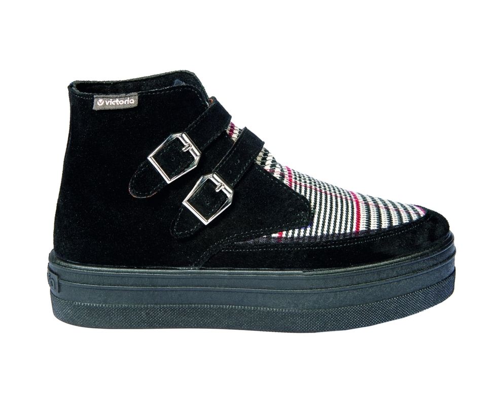 Footwear, Product, Shoe, White, Font, Carmine, Black, Grey, Beige, Walking shoe, 