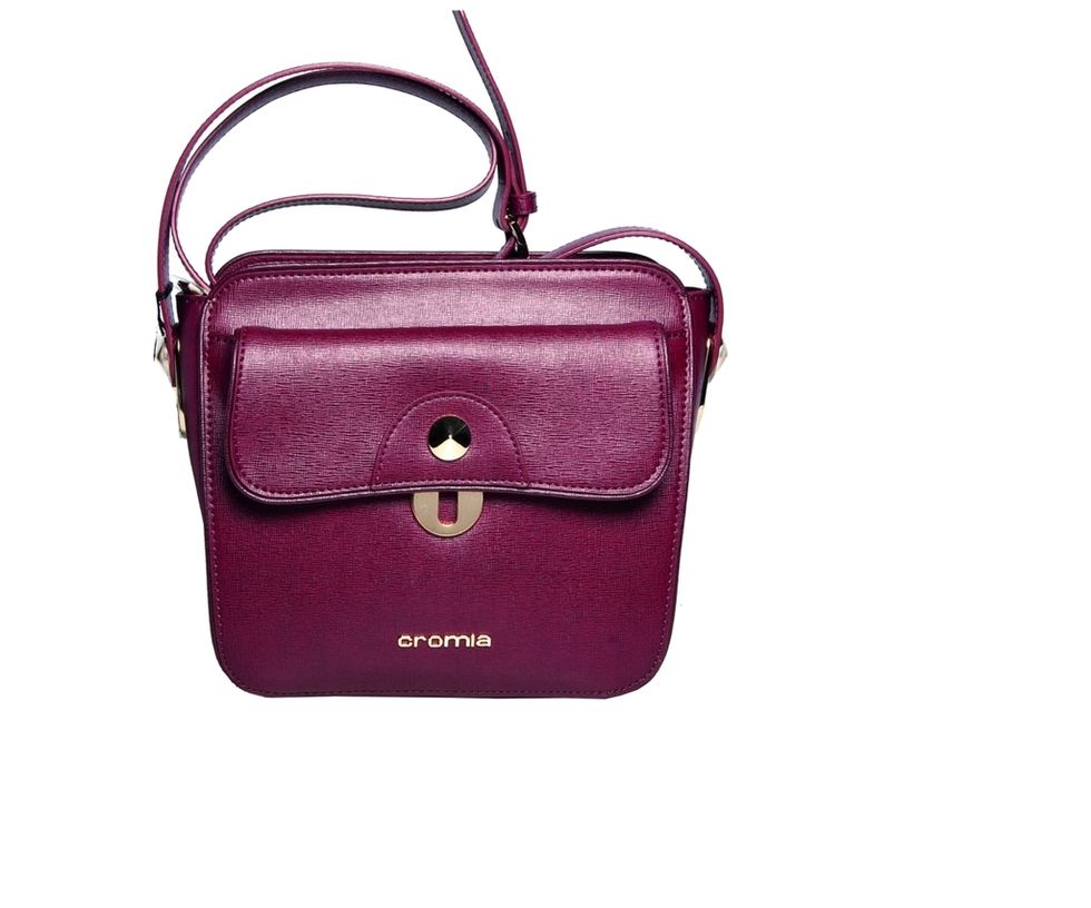 Product, Purple, Magenta, Maroon, Luggage and bags, Material property, Baggage, Rectangle, Shoulder bag, Label, 