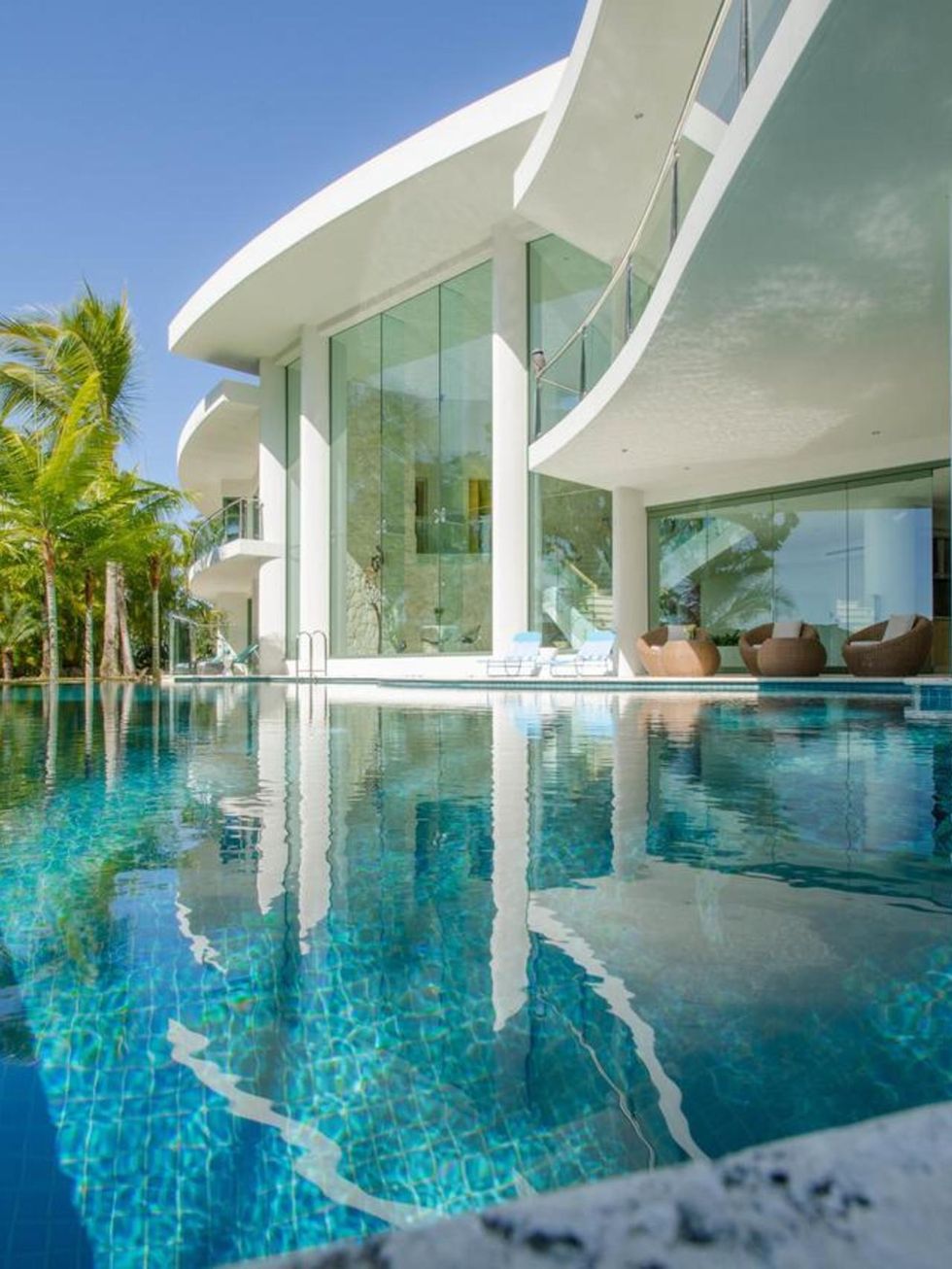 Swimming pool, Property, Reflection, Real estate, Resort, Azure, Villa, Aqua, Composite material, Tile, 