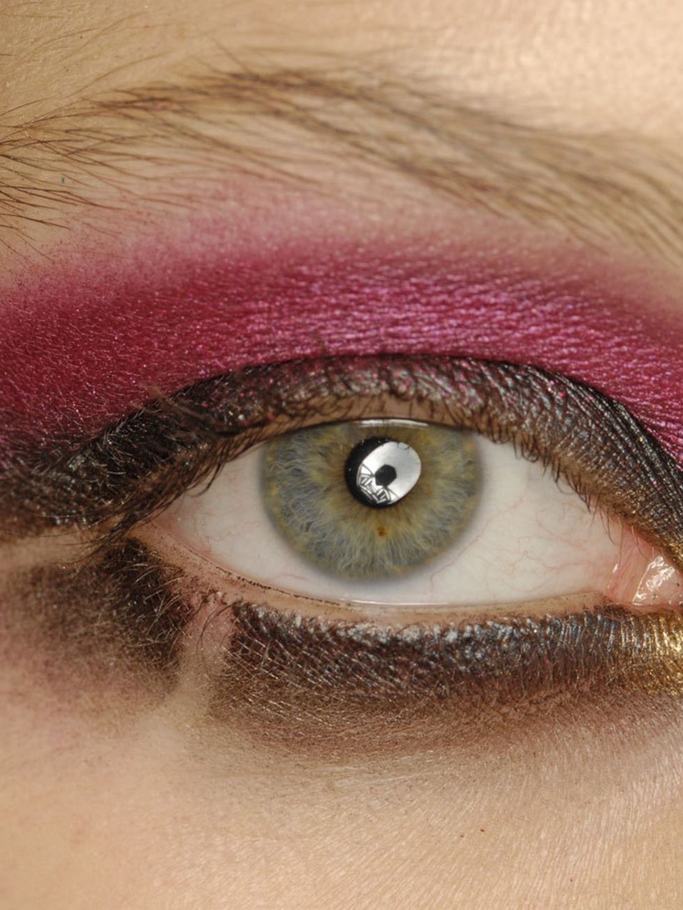 Brown, Skin, Green, Eyelash, Eyebrow, Purple, Colorfulness, Violet, Pink, Eye shadow, 