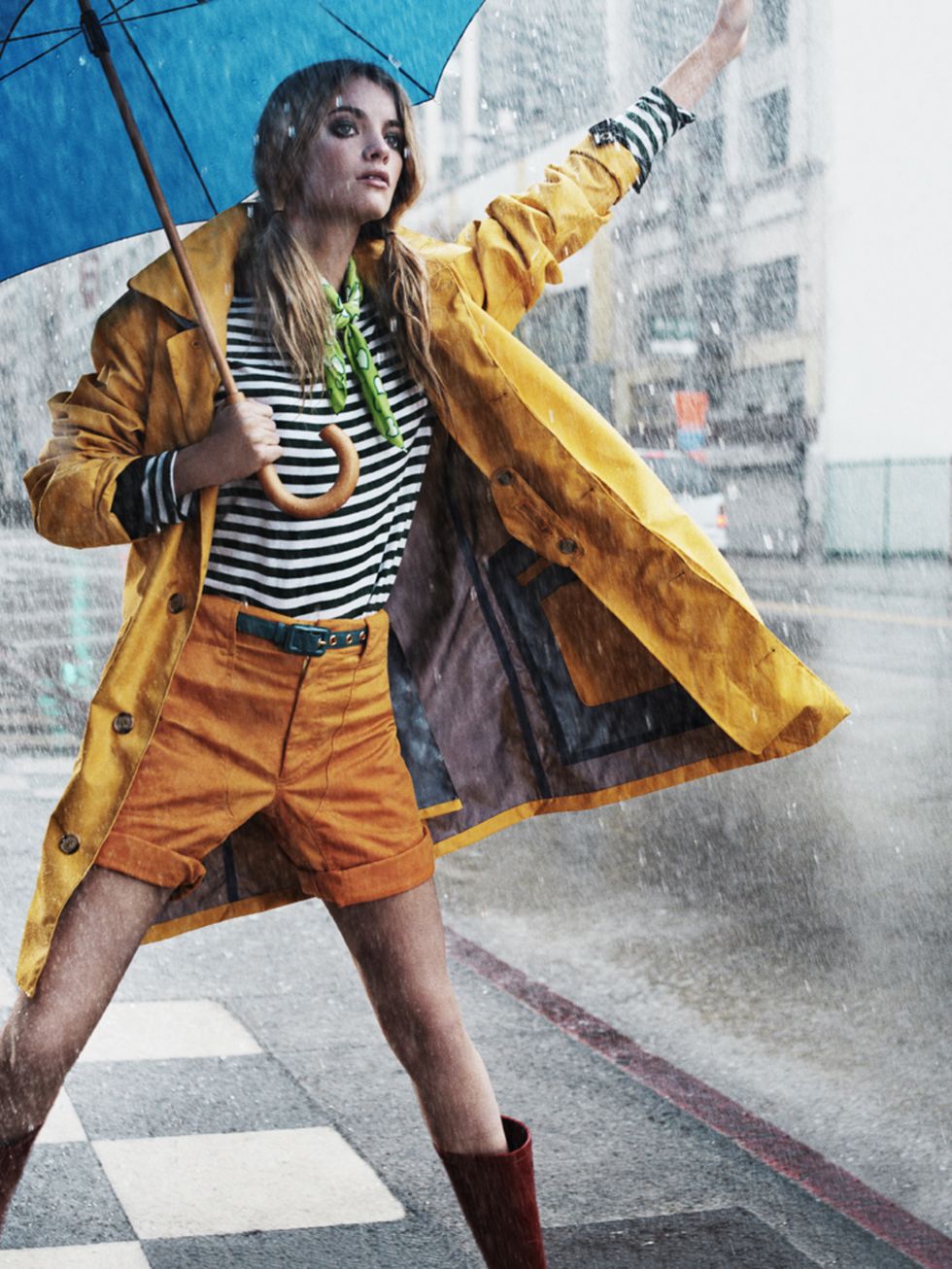 Street fashion, Shorts, Street, Umbrella, Snapshot, Rain, Precipitation, Water feature, 
