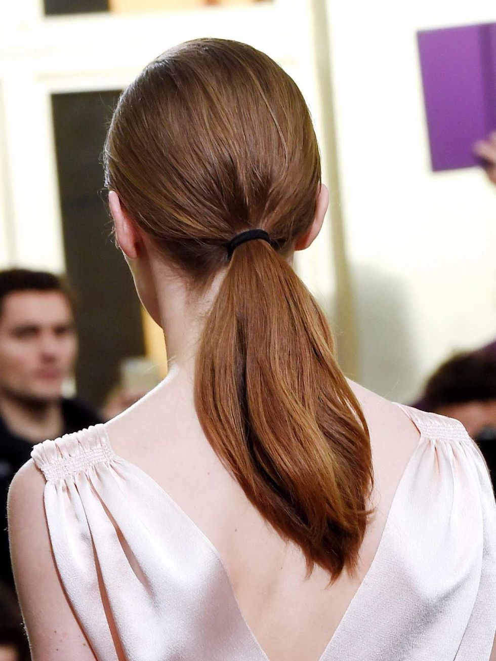Hair, Hairstyle, Shoulder, Style, Red hair, Fashion, Long hair, Neck, Beauty, Brown hair, 