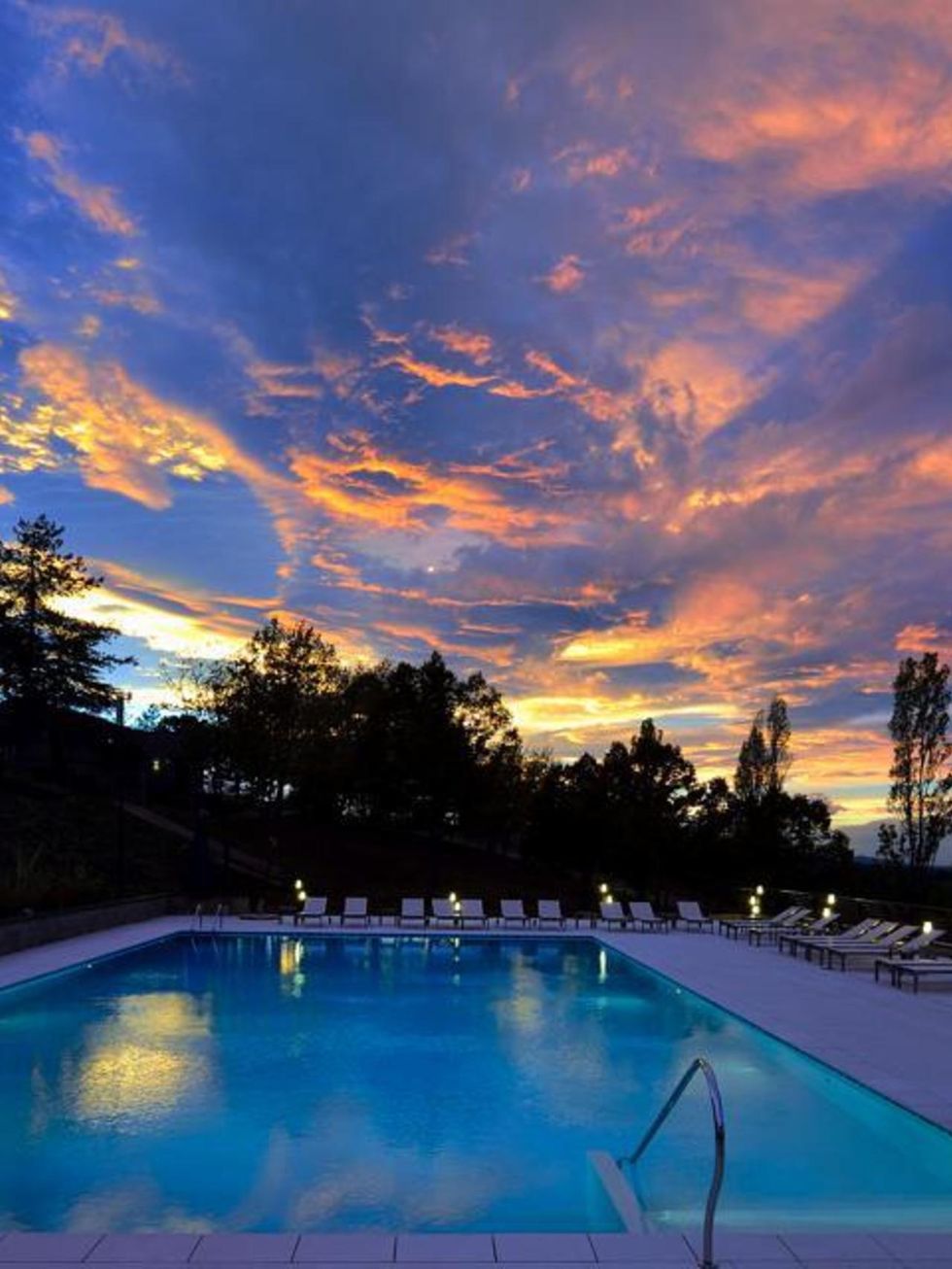 Swimming pool, Cloud, Sunset, Dusk, Fluid, Sunrise, Evening, Afterglow, Composite material, Red sky at morning, 