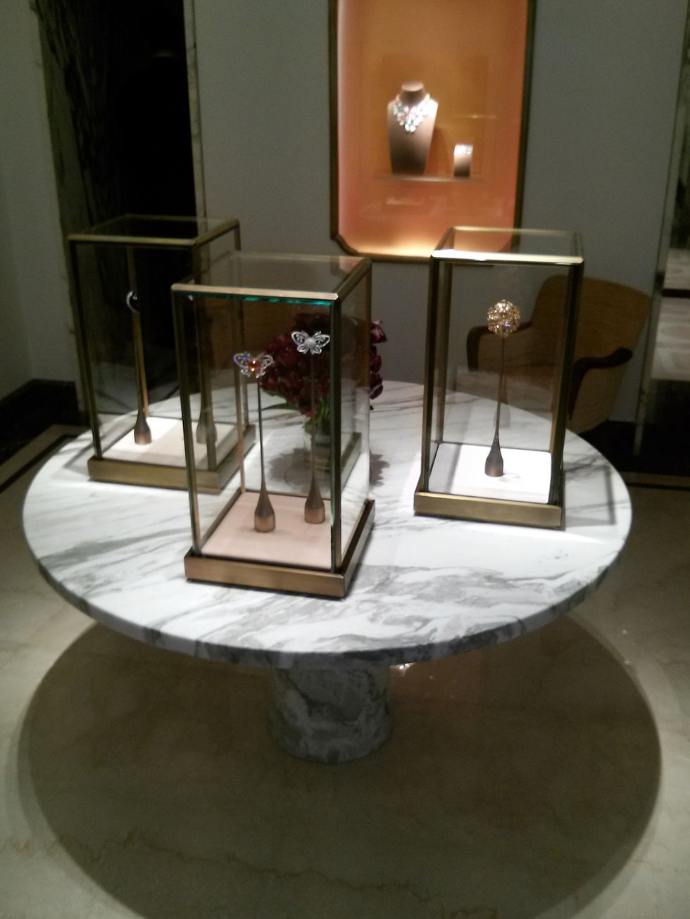 Display case, Transparent material, Natural material, Display window, 