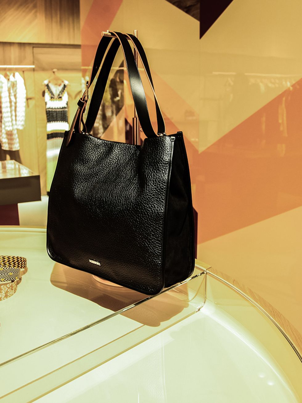 Bag, Fashion, Shoulder bag, Luggage and bags, Leather, Shelf, Hobo bag, Design, Retail, Shoe store, 