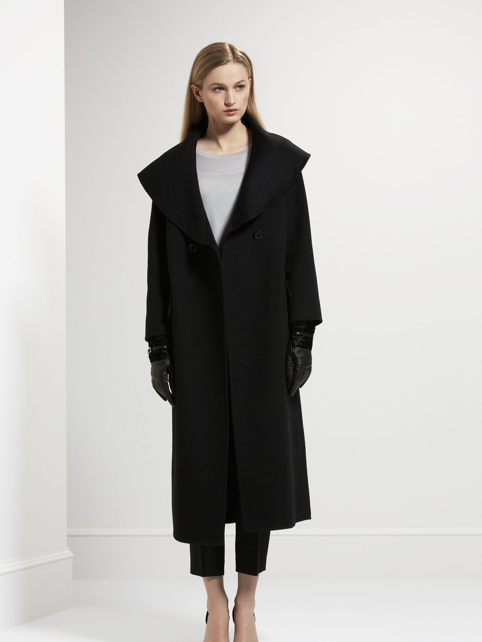 Collar, Sleeve, Coat, Shoulder, Standing, Joint, Outerwear, Style, Formal wear, Overcoat, 