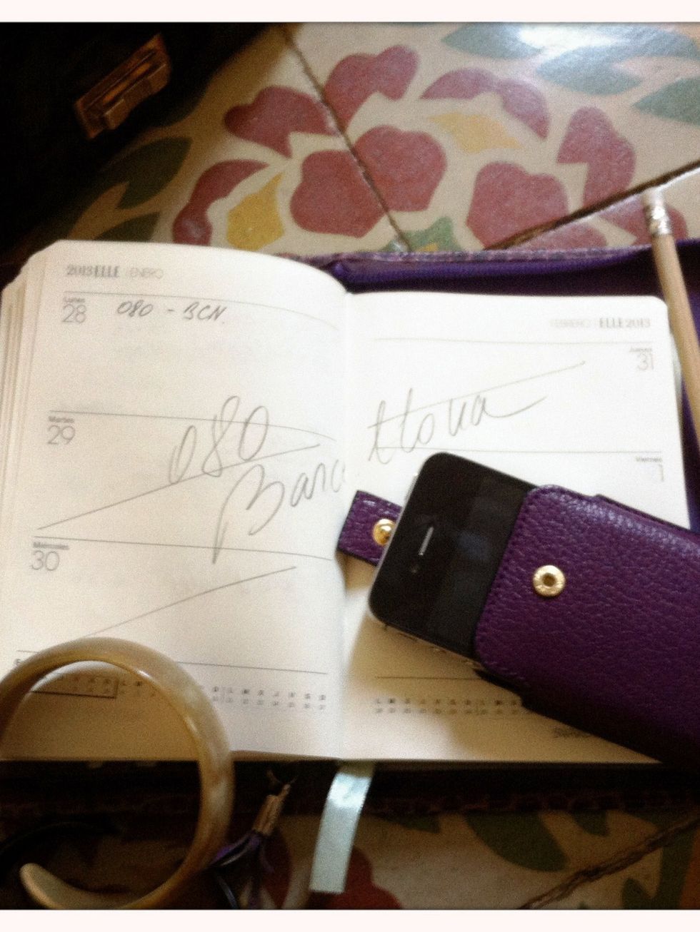 Purple, Stationery, Eye glass accessory, Violet, Material property, Everyday carry, Handwriting, Paper product, Notebook, Wallet, 