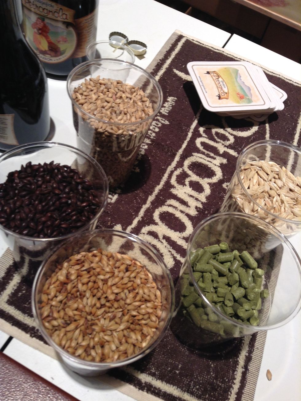 Food, Ingredient, Produce, Bean, Seed, Legume, Flowering plant, Basket, Dishware, Legume family, 
