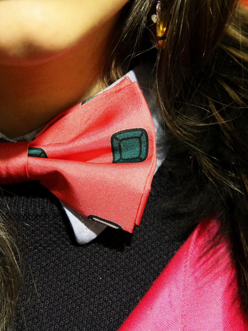 Lip, Collar, Textile, Red, Costume accessory, Carmine, Black hair, Bow tie, Fictional character, Brown hair, 