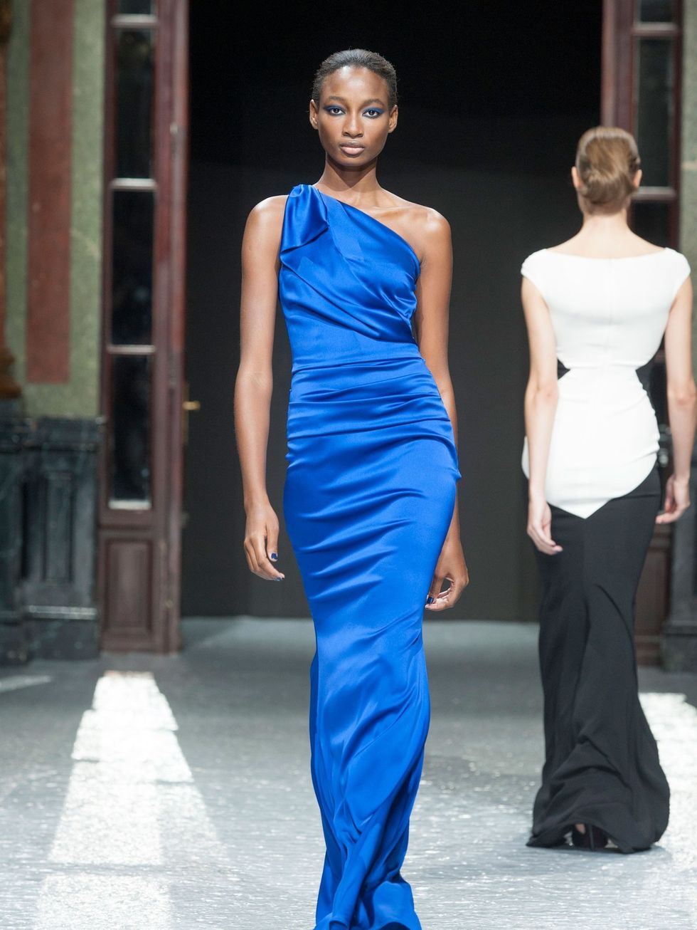 Blue, Shoulder, Joint, Standing, Fashion show, Dress, Waist, Style, One-piece garment, Fashion model, 