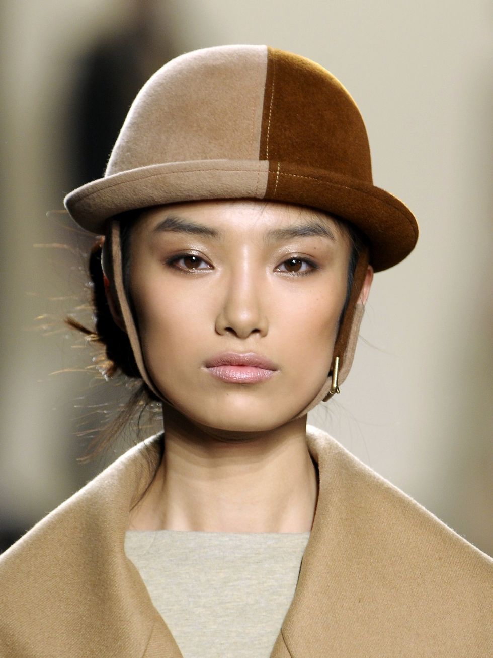 Lip, Skin, Chin, Collar, Jaw, Headgear, Eyelash, Fashion model, Fashion, Neck, 