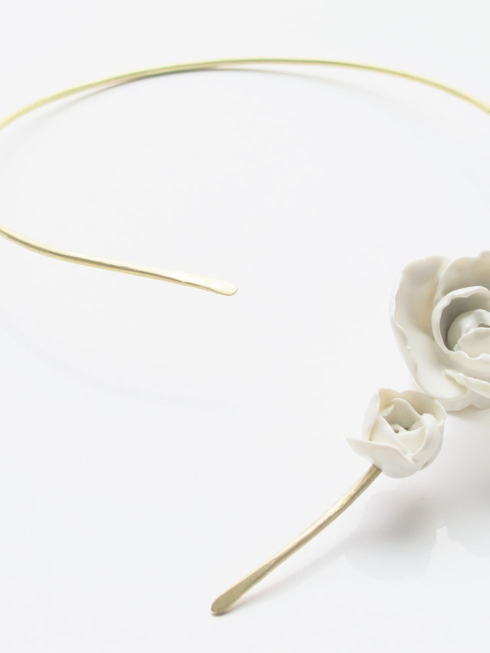 Beige, Artificial flower, Body jewelry, Silver, Hair accessory, Audio accessory, Cut flowers, Craft, Jewelry making, Garden roses, 