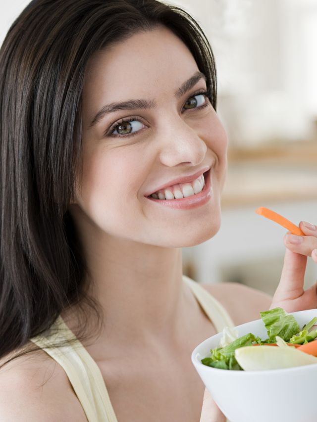 Eyelash, Beauty, Produce, Vegetable, Leaf vegetable, Cuisine, Recipe, Bowl, Tooth, Natural foods, 