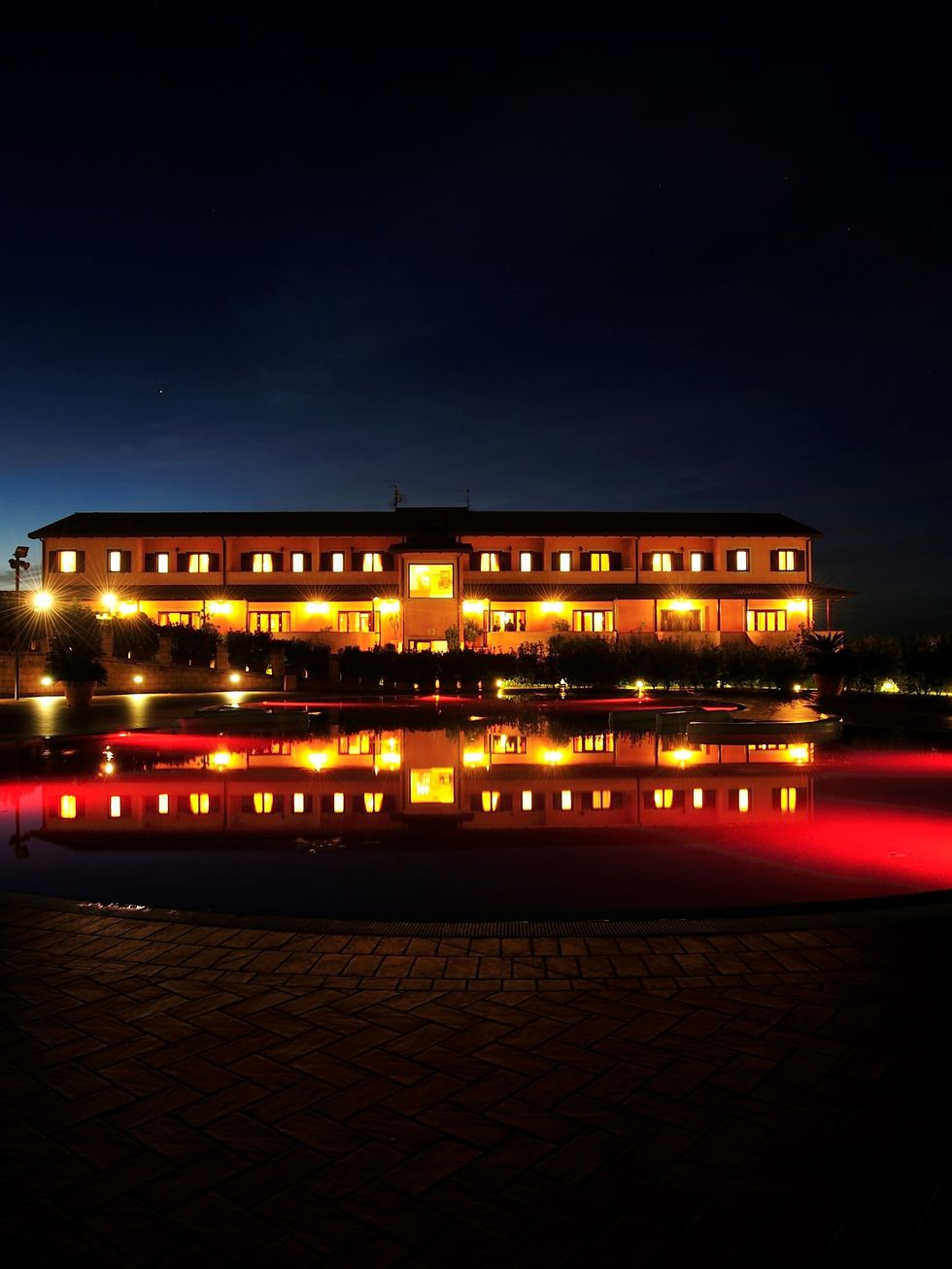 Night, Facade, Reflection, Landmark, Darkness, Commercial building, Midnight, Mixed-use, Landscape lighting, Headquarters, 