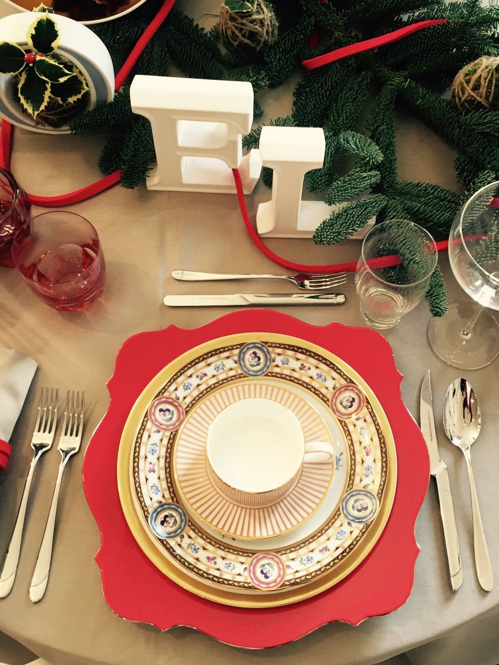 Dishware, Serveware, Christmas decoration, Christmas ornament, Plate, Holiday, Tableware, Cutlery, Kitchen utensil, Christmas, 