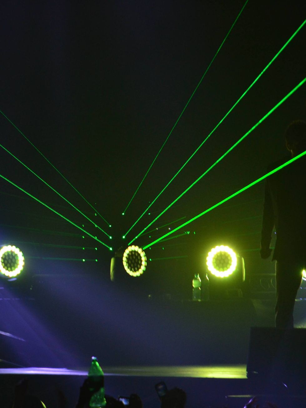 Green, Electricity, Laser, Light, Visual effect lighting, Stage, Music venue, Magenta, Electrical supply, Electronics, 