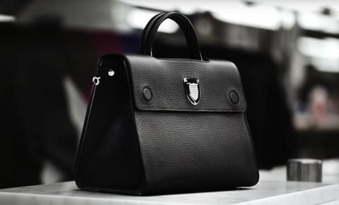 Product, Bag, Style, Luggage and bags, Leather, Shoulder bag, Metal, Monochrome, Baggage, Material property, 
